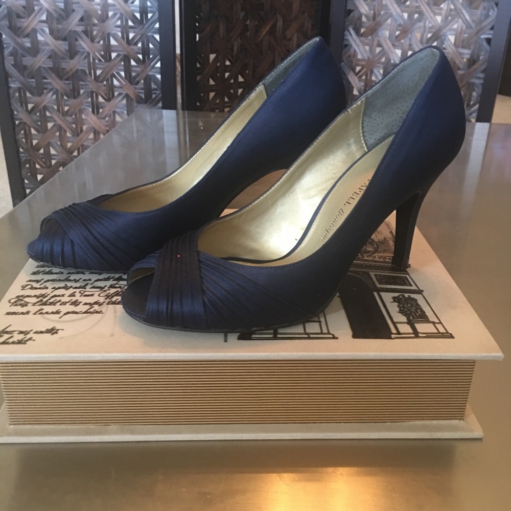 Navy Size 8.5 - Picture 5 of 8